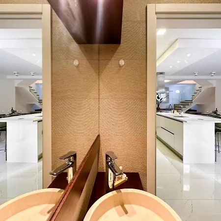 Апартаменты Duplex Maisonette With Jacuzzi By Arco Collection *